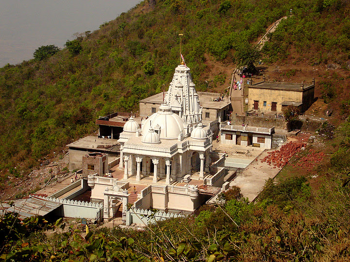 मन्दिर किसका प्रतीक है